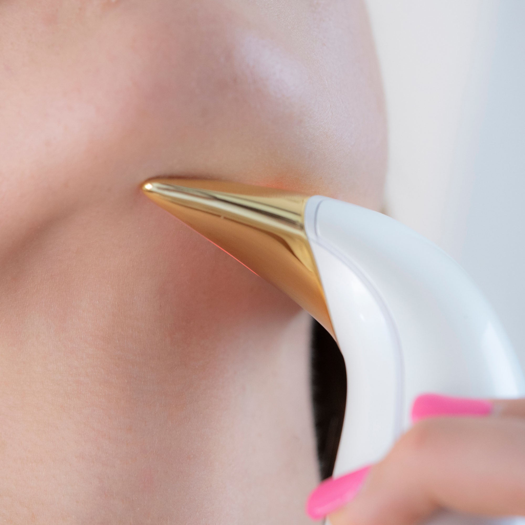 REJUVENECK-PRO-MODEL-closeup3.jpg